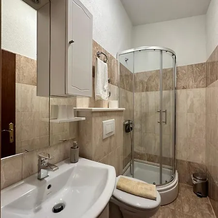 Dante Gostinjska kuća 3*