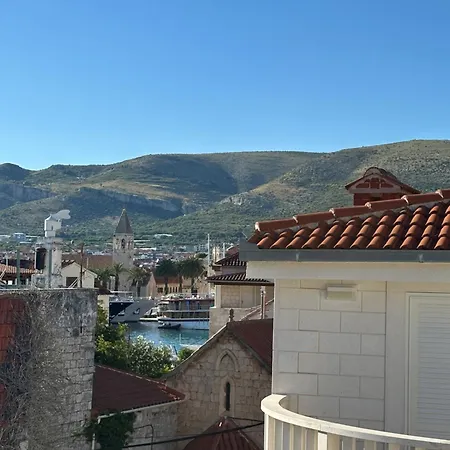 Pensionat Dante With Swimming Pool Trogir
