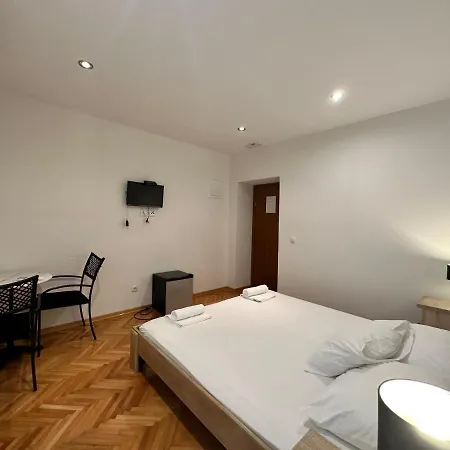 بيت ضيافة Dante تروغير