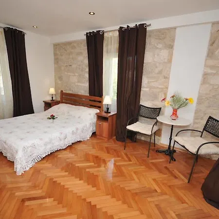 Guest house Dante Trogir
