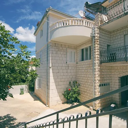 Dante بيت ضيافة تروغير